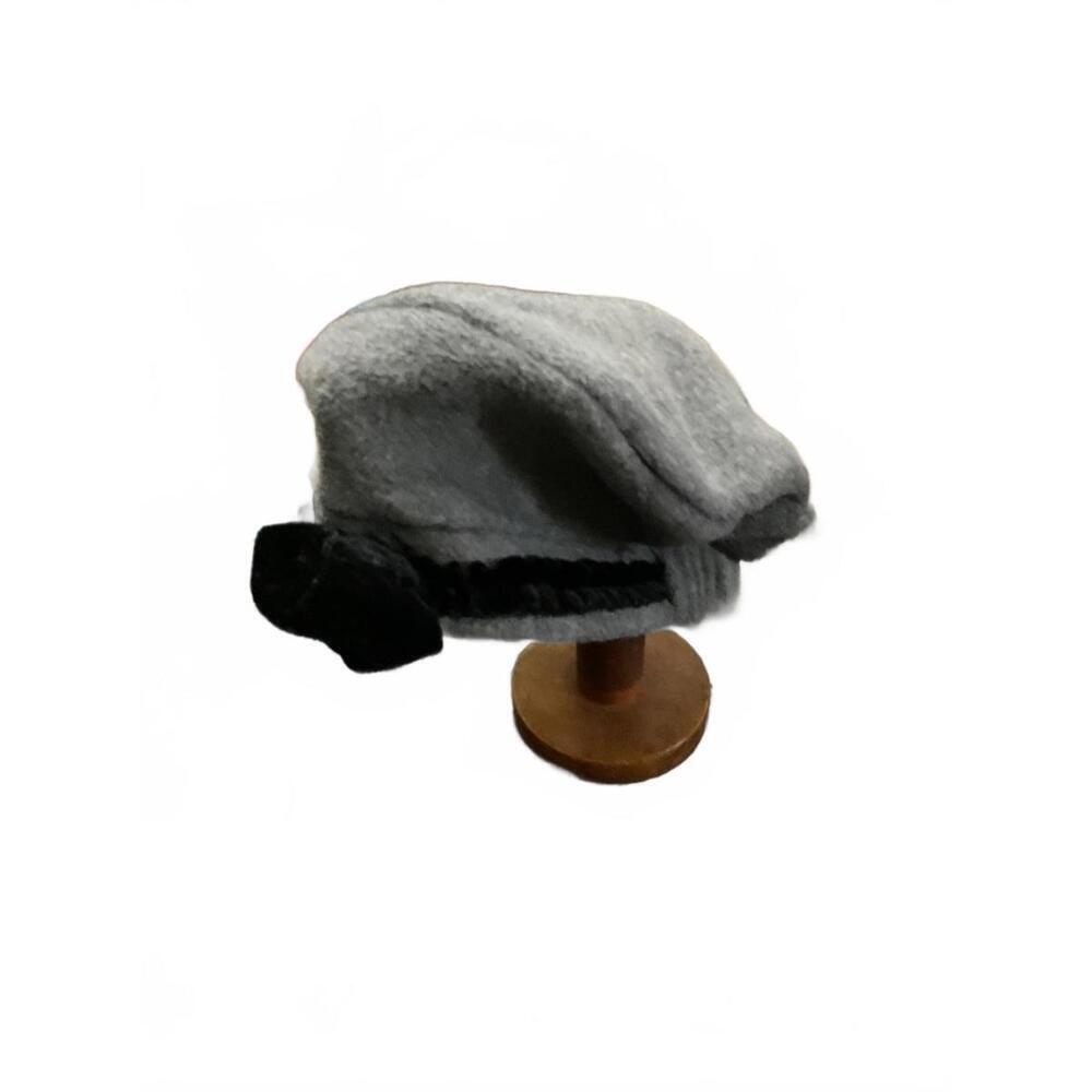 Soft Gray Beret with Black Velvet Bow/Flower